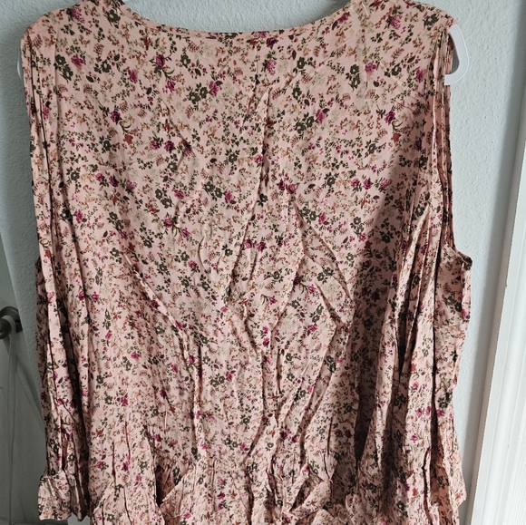 Tops - Picture 3 of 4